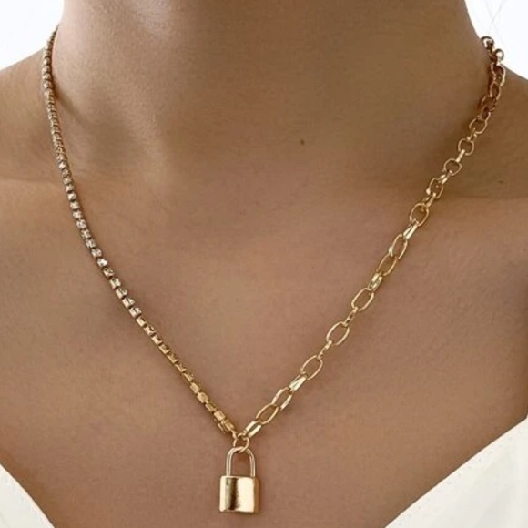 Padlock Charm Bling & Chain Link gold necklace - Picture 2 of 8